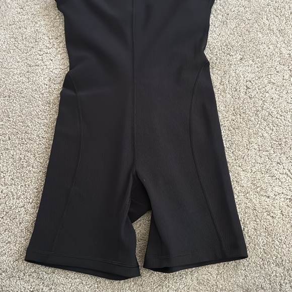 LULULEMON Black Ribbed Contoured Yoga Unitard 6" Bodysuit One Piece Romper 4 - Picture 6 of 9